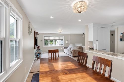 128 Tallyho Dr, Springfield MA  01118-1944 exterior