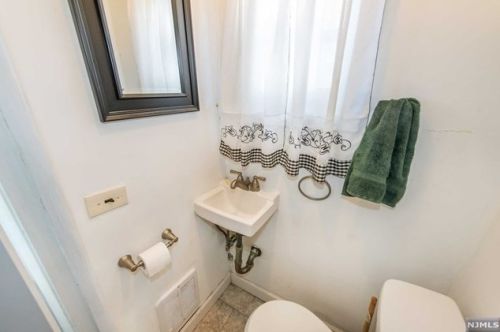 128 Grand St, N Milford NJ 07646-2626 exterior