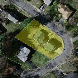 21 Dorothy Rd, Newton MA  02459-3308 aerial view