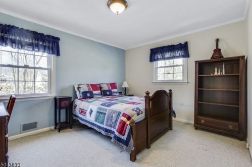 5 Heritage Ln, Morristown NJ 07960-4742 exterior