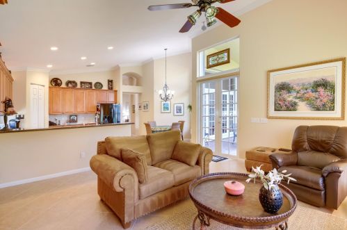 6904 Molakai Cir, Boynton Beach FL 33437-7030 exterior