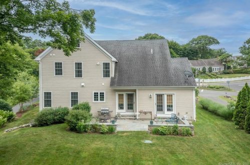 52 Gilbert St, Ridgefield, CT 06877-4524