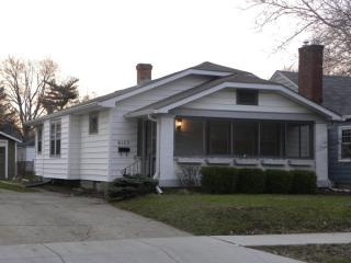 6153 Kingsley Dr, Indianapolis IN  46220-2343 exterior