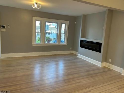 51 Leslie Pl, Irvington NJ  07111-1106 exterior