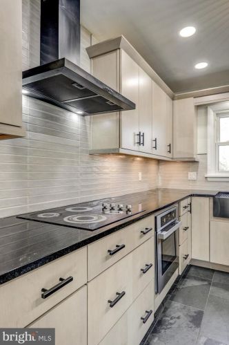 3075 Essex Pl, Lancaster PA  17601-1612 exterior