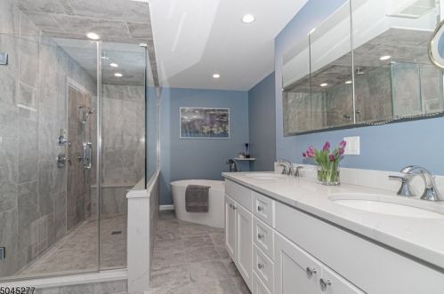 9 Highlander Dr, Scotch Plains NJ 07076-2419 exterior