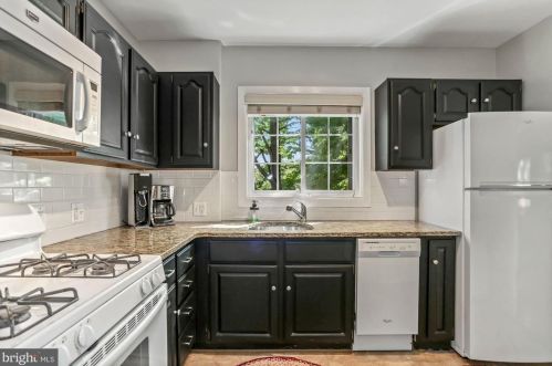 1302 Martha Custis Dr, Alexandria VA 22302-2025 exterior