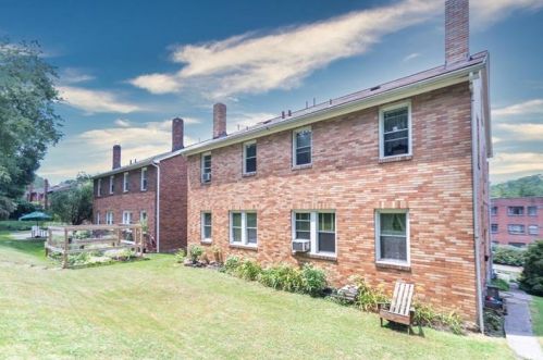 132 Mount Lebanon Blvd, Pittsburgh PA 15234-1243 exterior