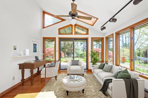 1243 Pinewood Dr, Pittsburgh PA  15243-1811 exterior