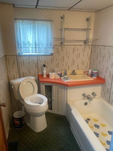 814 Freeland St, Pittsburgh PA 15210-1646 exterior