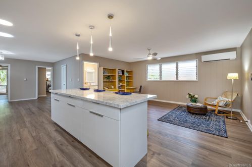 3481 Ala Akulikuli St, Honolulu HI 96818-2220 exterior