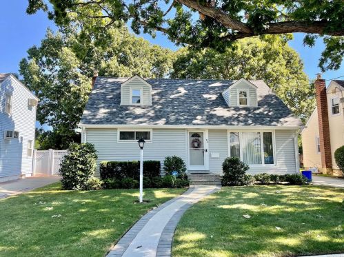 93 Fenimore St, Valley Stream NY 11580-3408 exterior