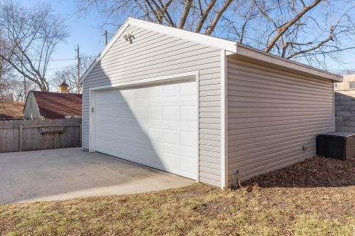 350 Smith St, Milwaukee WI  53207-1508 exterior