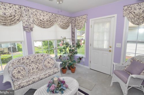 5 Meadowwood Ct, Columbus NJ 08022-1026 exterior