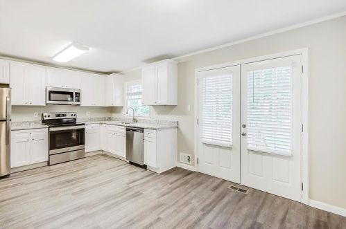 1427 Drayton Woods Dr, Tucker GA  30084-7924 exterior