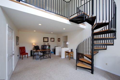 124 Leigh St, Clinton NJ 08809-1348 exterior