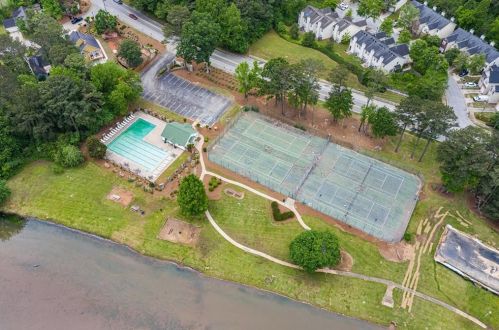 585 Shore Rd, Lithonia GA  30058-5990 exterior