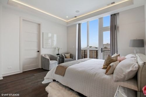 2800 Lincoln Ave, Chicago IL 60657-4202 exterior