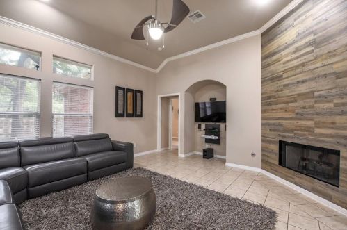 15913 Double Eagle Dr, Austin TX  78717-3813 exterior