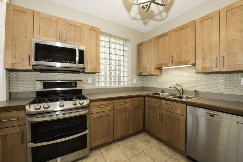 1318 Thorndale Ave, Chicago IL 60631-2287 exterior