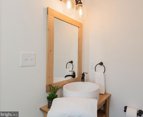 24 New St, Lancaster PA 17602-2047 exterior