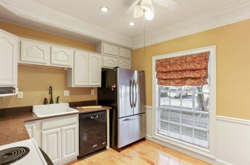 5615 Chemin De Vie, Atlanta GA 30342-2577 exterior