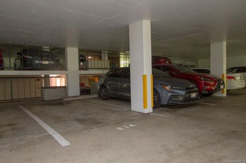 5333 Likini St, Honolulu HI  96818-1762 exterior