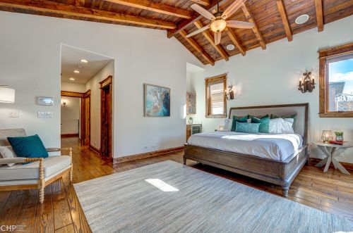 2732 Marshfield Ave, Chicago IL 60614-1016 exterior