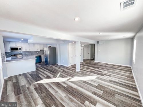 12 Norman St, Chester, PA 19014-2125