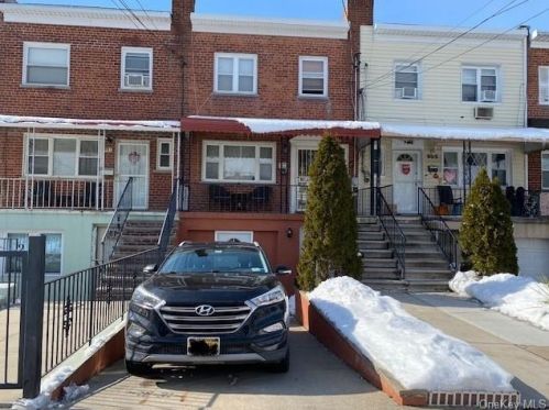 903 Brinsmade Ave, Bronx NY 10465-1903 exterior