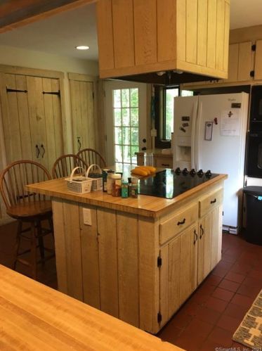 36 Lyons Plains Rd, Westport CT  06880-1305 exterior