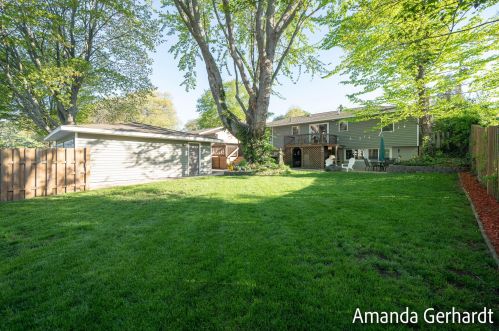 215 Mcconnell Ave, Meskegon MI 49445-2762 exterior