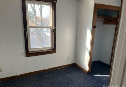 59 Woodland St, Manchester CT 06042-3011 exterior