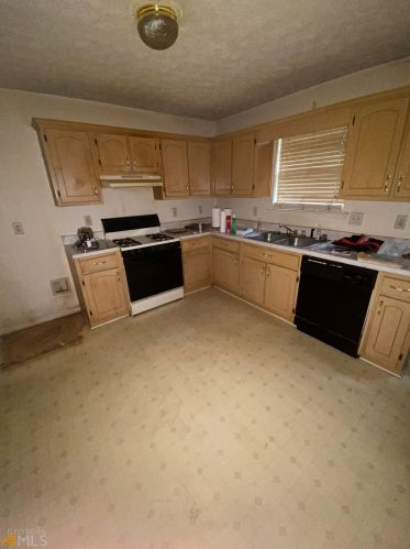 4490 Latchwood Dr, Lithonia, GA 30038-4269