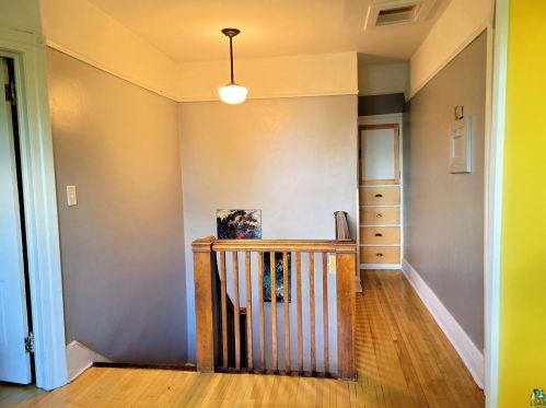 2021 4 St, Duluth MN 55805-1873 exterior