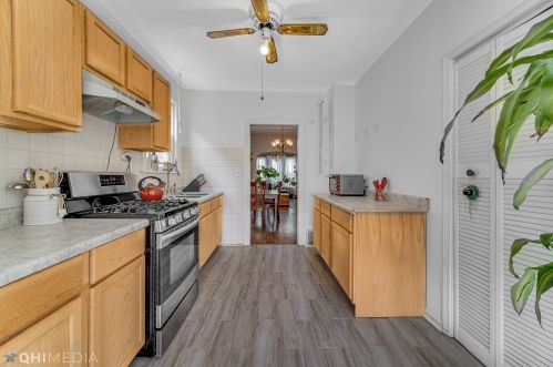 5725 Giddings St, Chicago IL 60630-2930 exterior