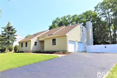 22 La Valencia Rd, Old Bridge NJ  08857-3305 exterior