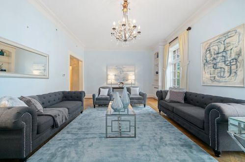 33 Bellevue Pl, Chicago, IL 60611-6127