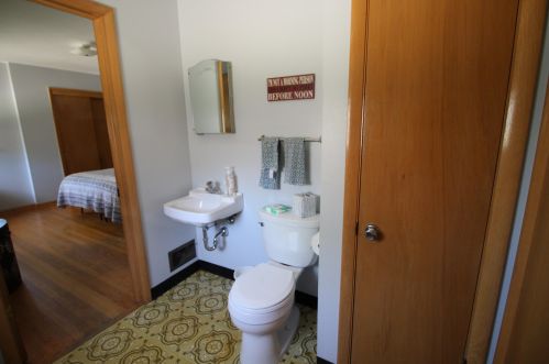 5725 89th St, Milwaukee WI  53225-2810 exterior