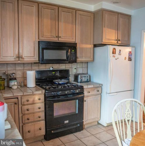 2734 18 St, Philadelphia PA 19145-4702 exterior