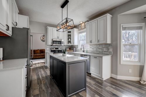 1104 Autumn Dr, Saint Paul MN 55125-8616 exterior