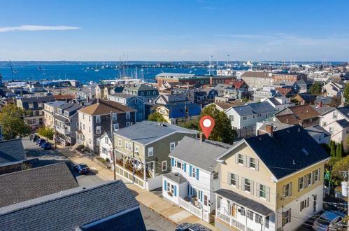 22 Dearborn St, Middletown RI 02840-3408 exterior