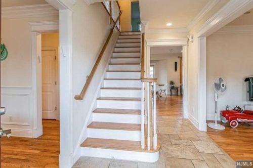 28 Douglas Dr, Cresskill, NJ 07626-1012