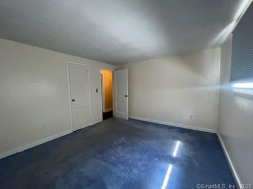 81 Wharton Brook Dr, Wallingford CT 06492-4838 exterior