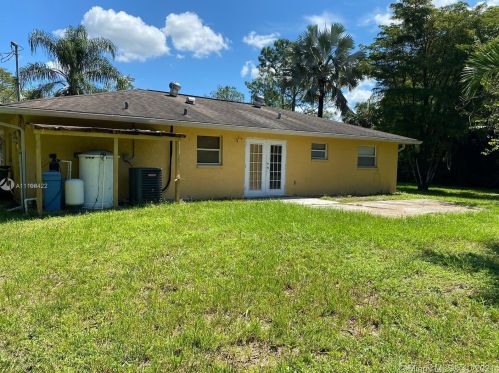 1403 25 St, Naples FL 34120-1842 exterior