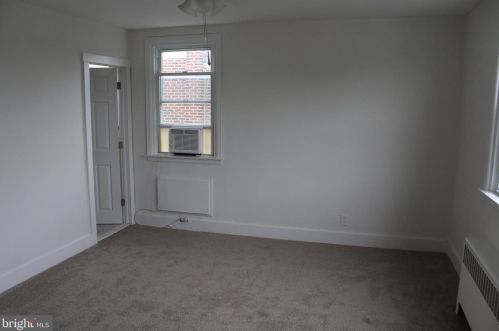 6429 Dorcas St, Philadelphia PA 19111-5405 exterior