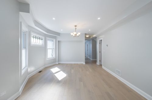 5437 Thomas St, Chicago IL 60651-2813 exterior