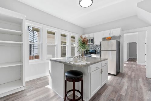 2572 Howell Ave, Milwaukee, WI 53207-1639