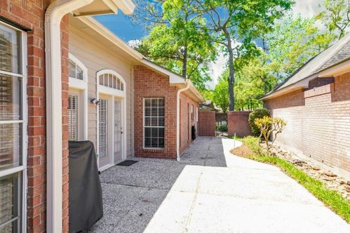 3218 Redwood Lake Dr, Humble TX 77345-1128 exterior