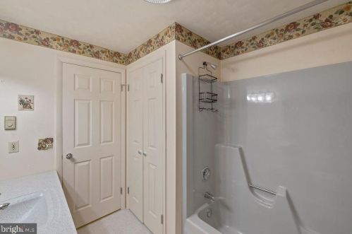 106 Lee Ann Ct, Hanover PA 17331-9560 exterior